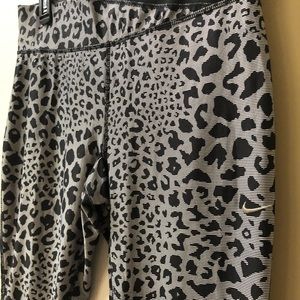Nike women’s crop leggings - animal print - Large
